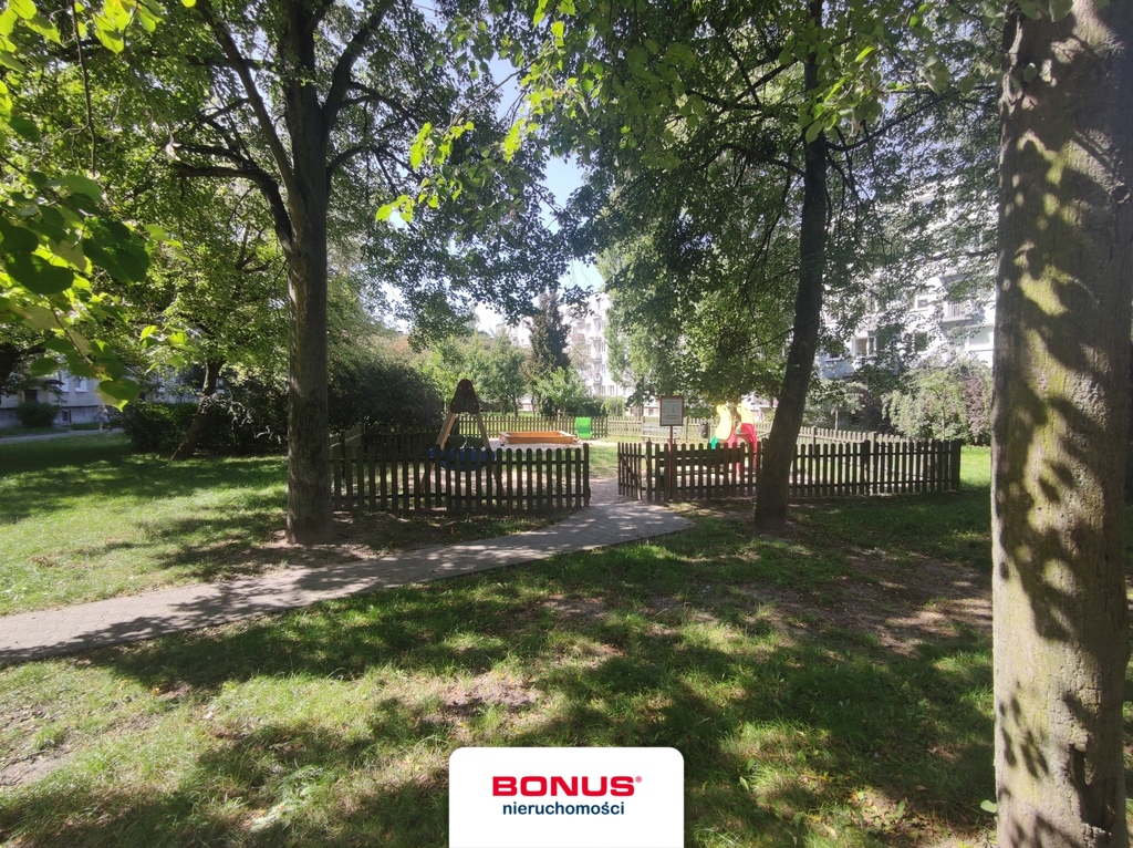 1. piętro, 3 niezależne pokoje, osobna kuchnia (29)