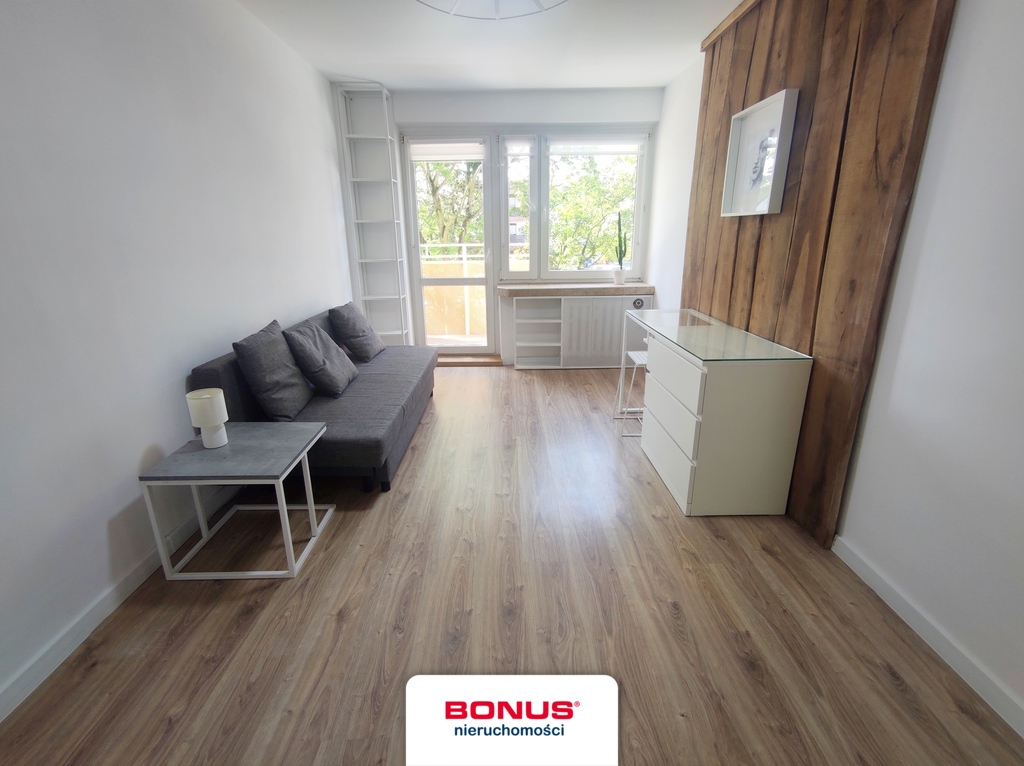 1. piętro, 3 niezależne pokoje, osobna kuchnia (29)