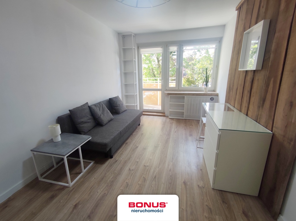 1. piętro, 3 niezależne pokoje, osobna kuchnia (30)