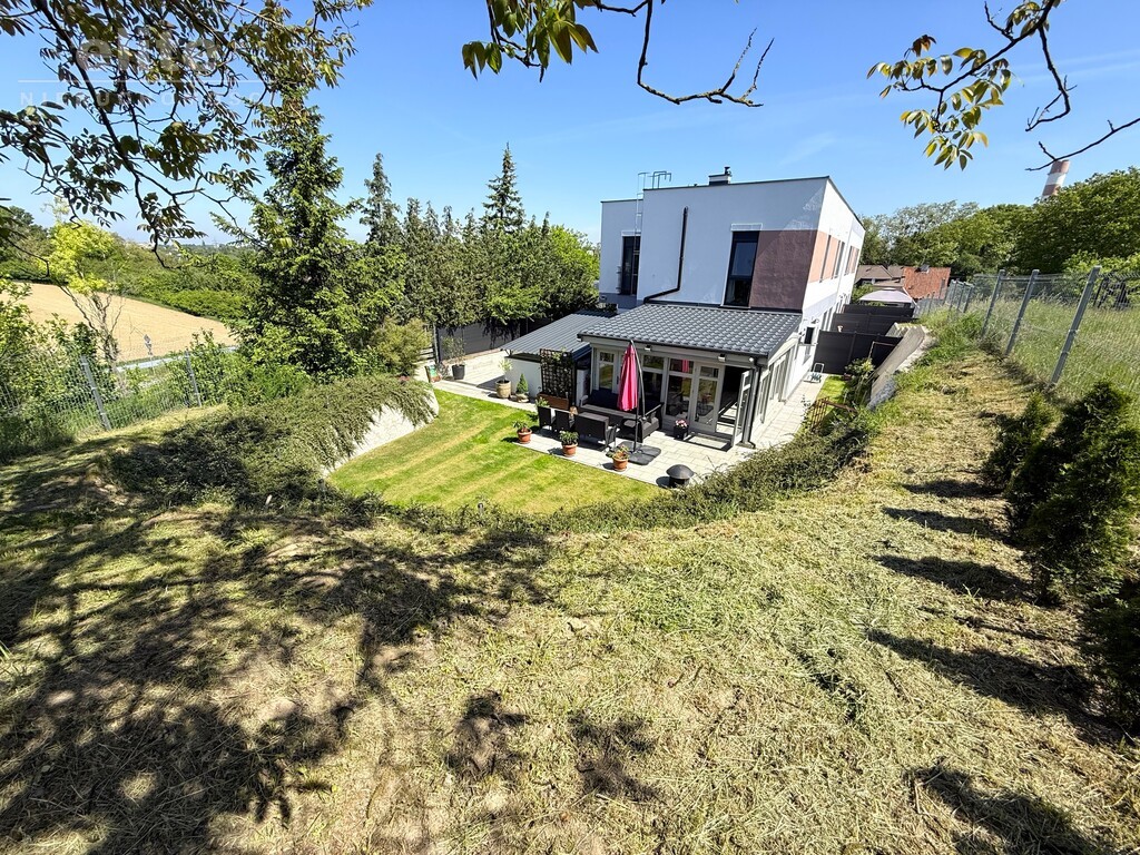 Szeregowiec skrajny 3pok + garaż 25m2 + 1 m.p (1)