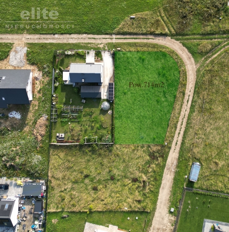 Działka z pozwoleniem na budowę pow.714m2 (1)