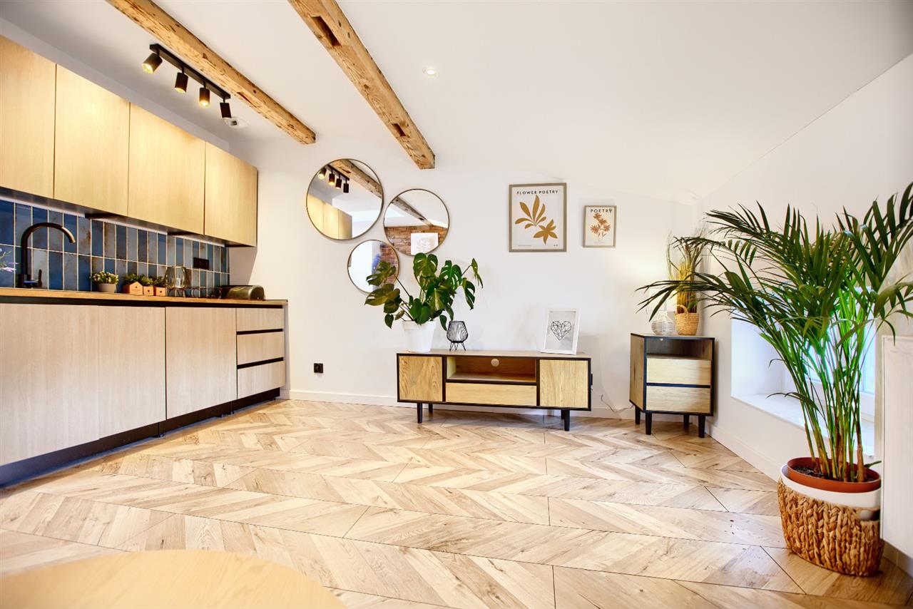 Piękna kawalerka w centrum miasta! (1)