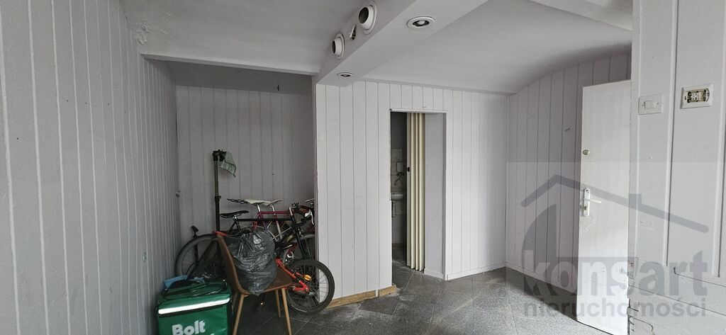 Mały lokal usługowy w kamienicy w centrum (2)