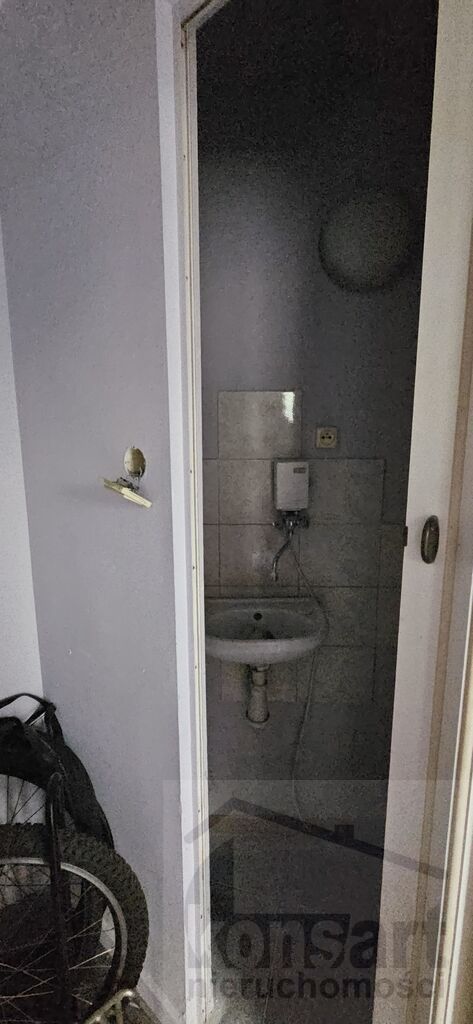 Mały lokal usługowy w kamienicy w centrum (3)