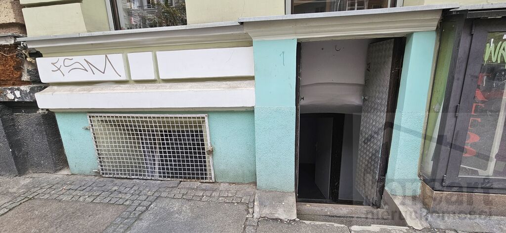 Mały lokal usługowy w kamienicy w centrum (5)