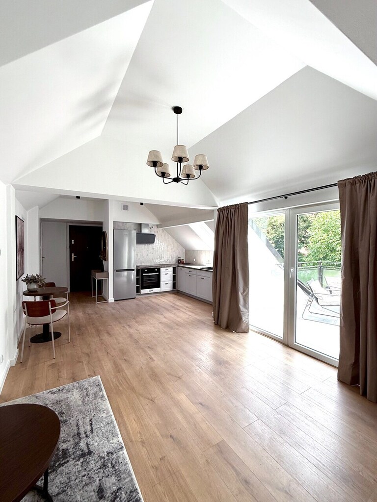 Duże  mieszkanie* 5 pokoi* PODJUCHY (1)