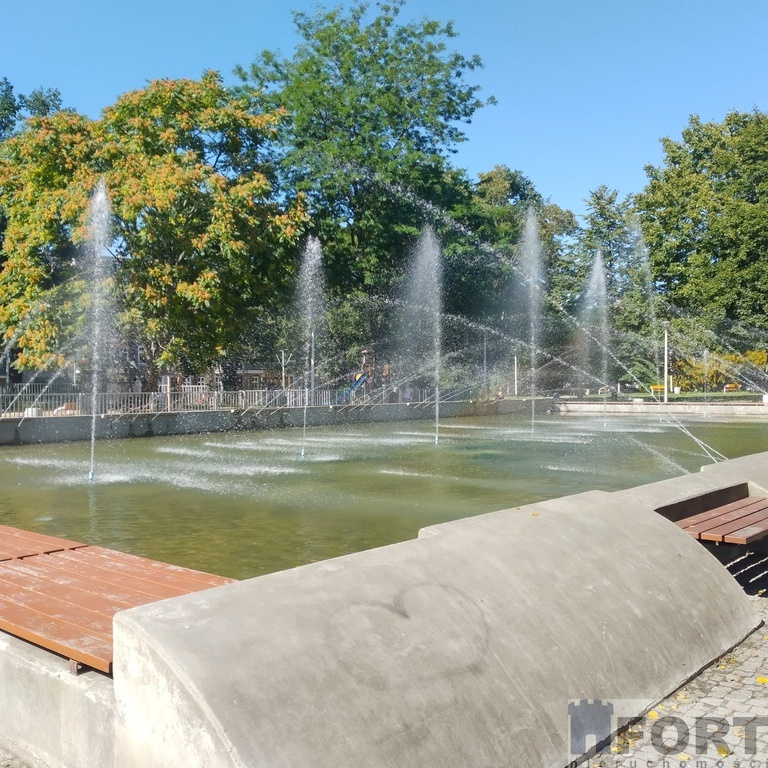 Centrum* 2 pok *ogrzew. miejsk.* balkon* 1 piętro (9)