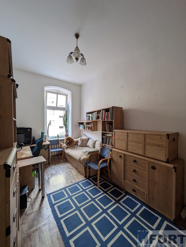 Centrum* 2 pok *ogrzew. miejsk.* balkon* 1 piętro (4)