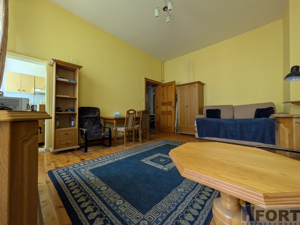 Centrum* 2 pok *ogrzew. miejsk.* balkon* 1 piętro (2)