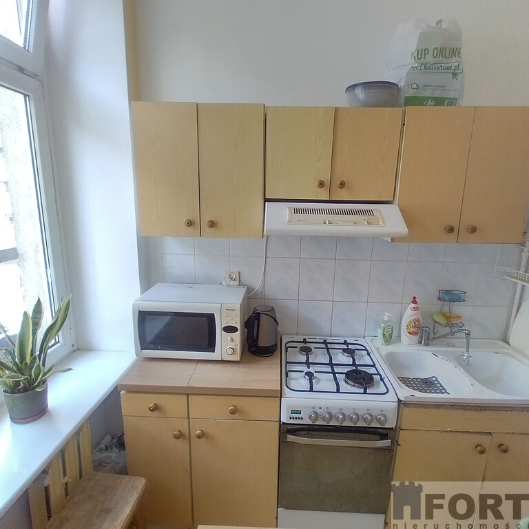 Centrum* 2 pok *ogrzew. miejsk.* balkon* 1 piętro (5)