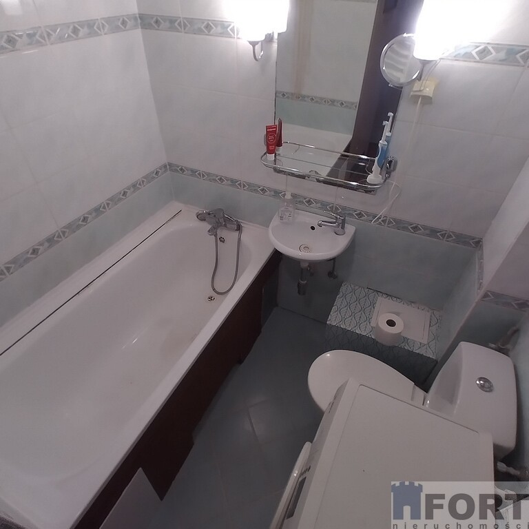 Centrum* 2 pok *ogrzew. miejsk.* balkon* 1 piętro (7)