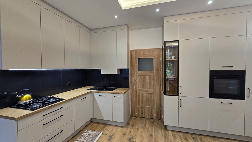 Komfortowe 2 pokoje po generalnym remoncie. (1)