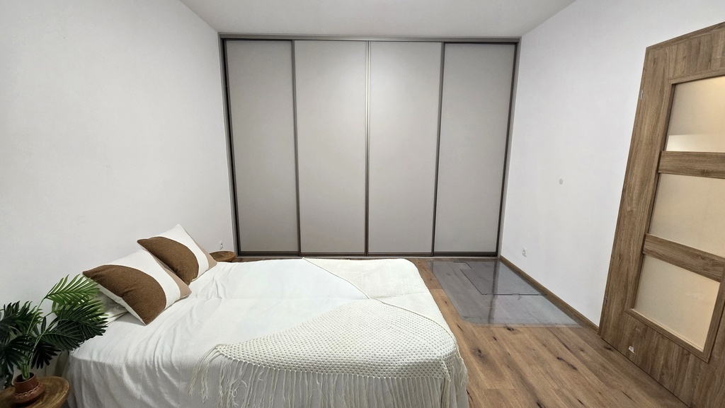 Komfortowe 2 pokoje po generalnym remoncie. (8)