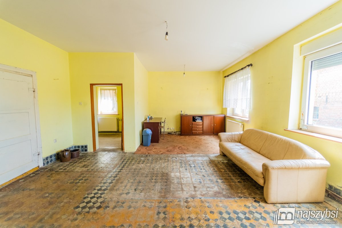 Dom z sadem na dużej działce. (10)