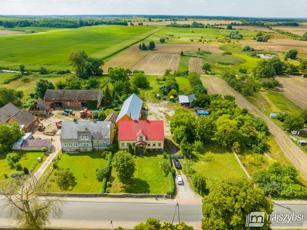Dom z sadem na dużej działce. (2)