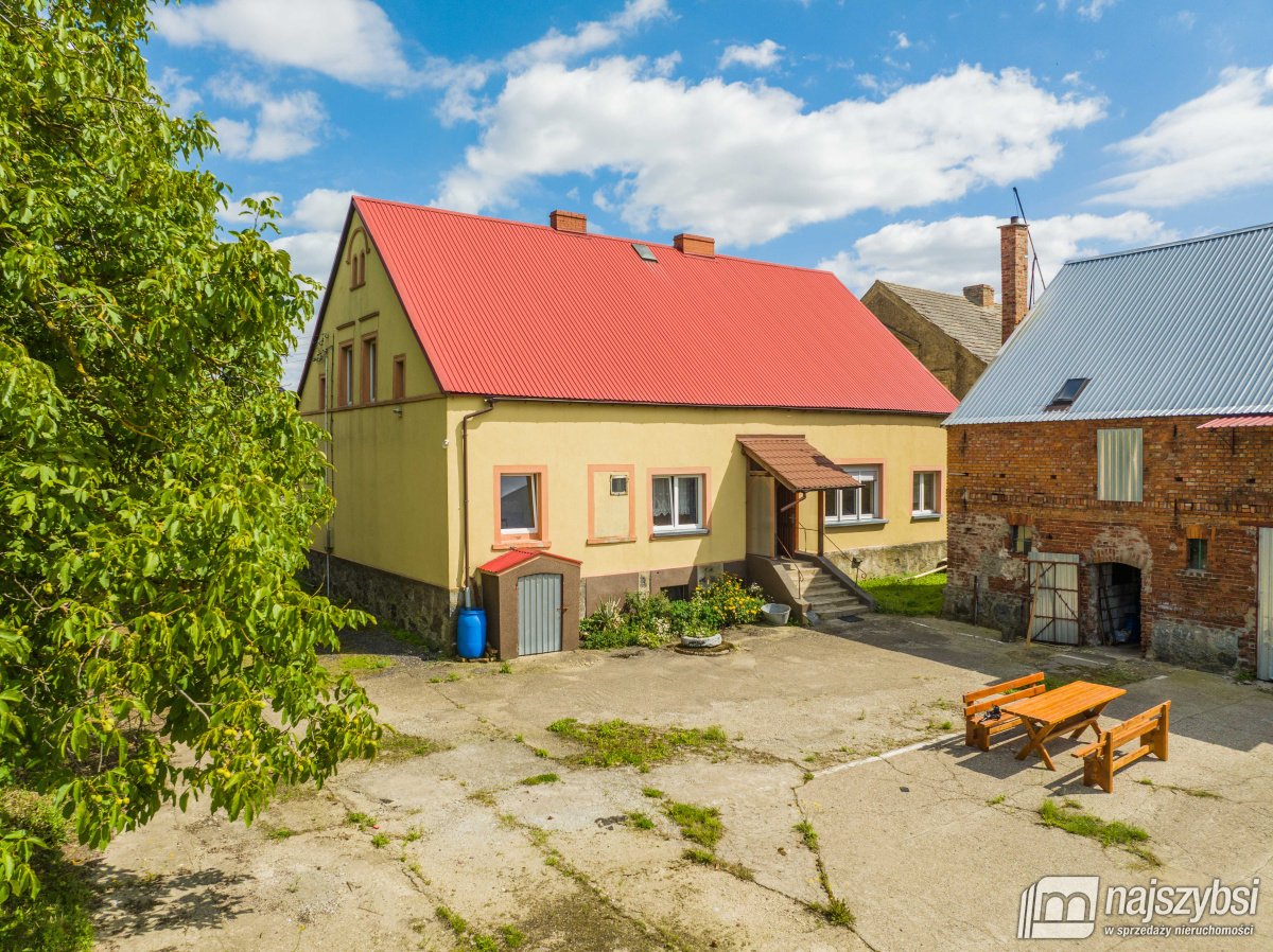 Dom z sadem na dużej działce. (22)