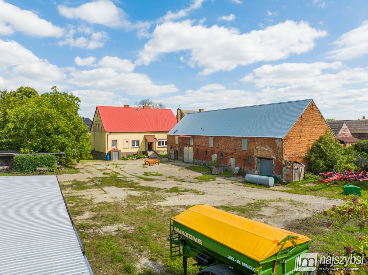 Dom z sadem na dużej działce. (23)