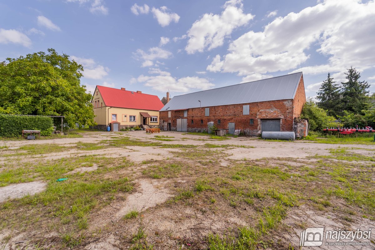 Dom z sadem na dużej działce. (25)