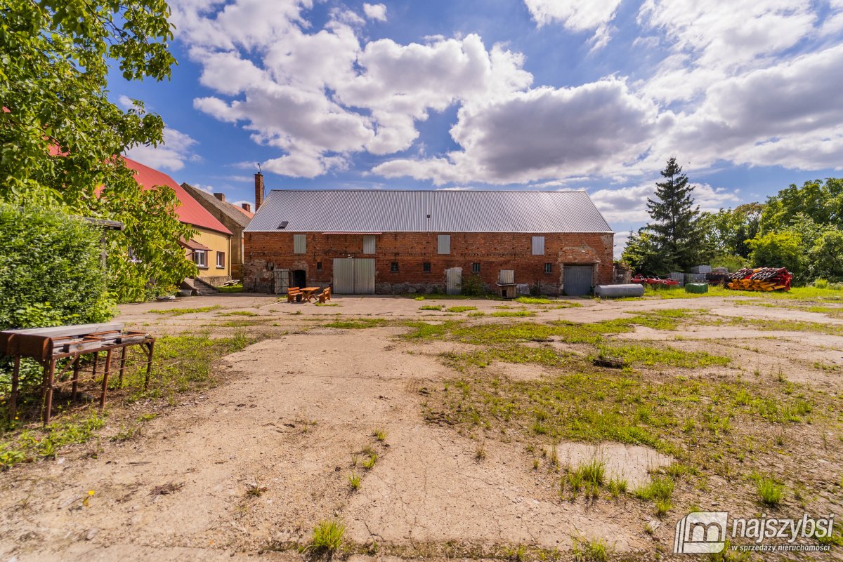 Dom z sadem na dużej działce. (26)