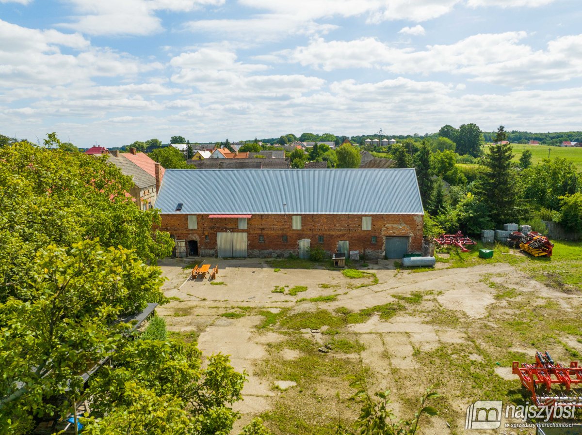 Dom z sadem na dużej działce. (27)