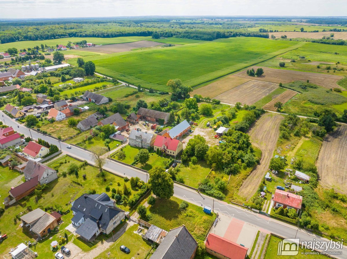 Dom z sadem na dużej działce. (28)