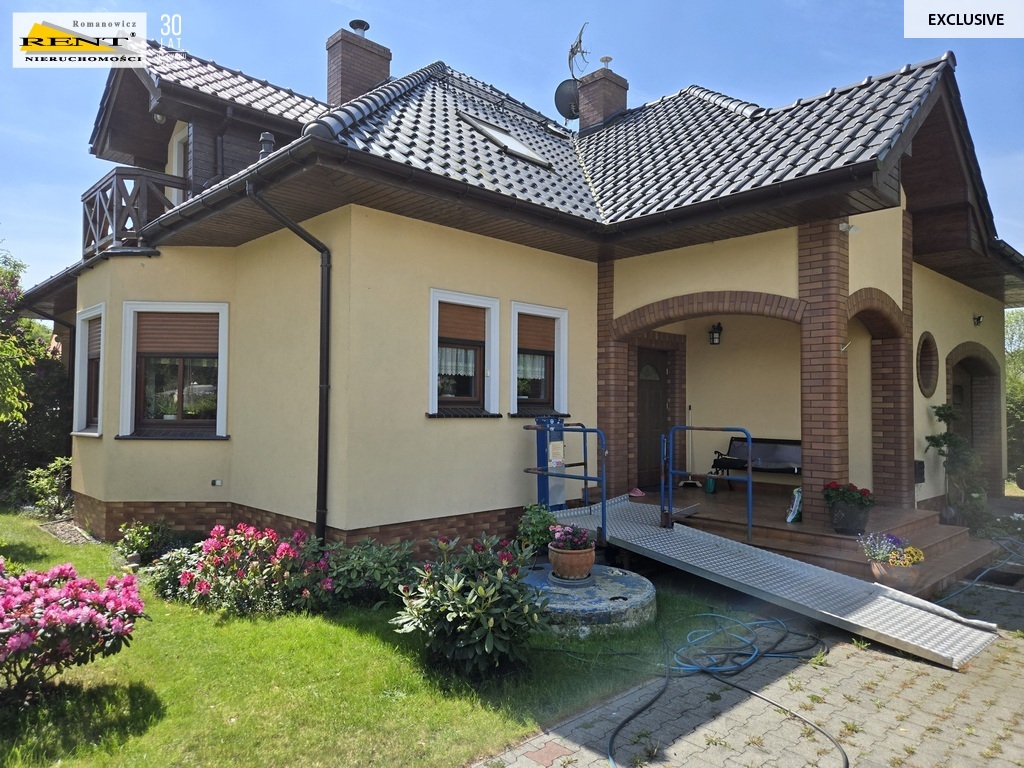 Dom z ogrodem, 6pokoi, 2garaże, wejście do lasu (24)