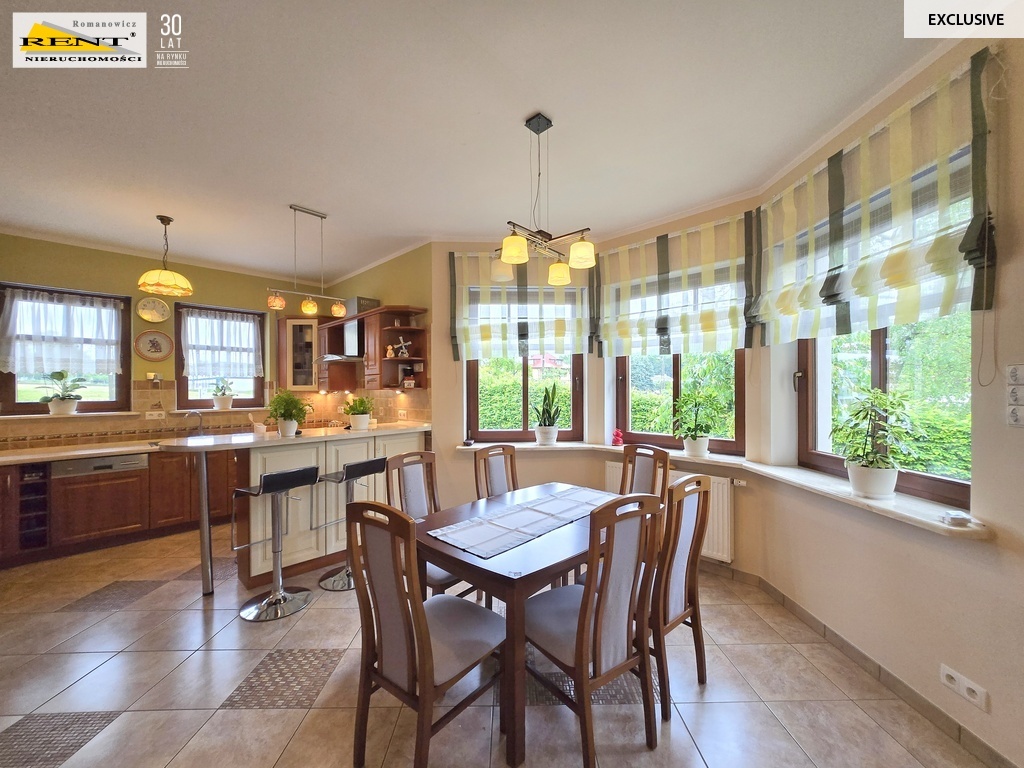 Dom z ogrodem, 6pokoi, 2garaże, wejście do lasu (4)