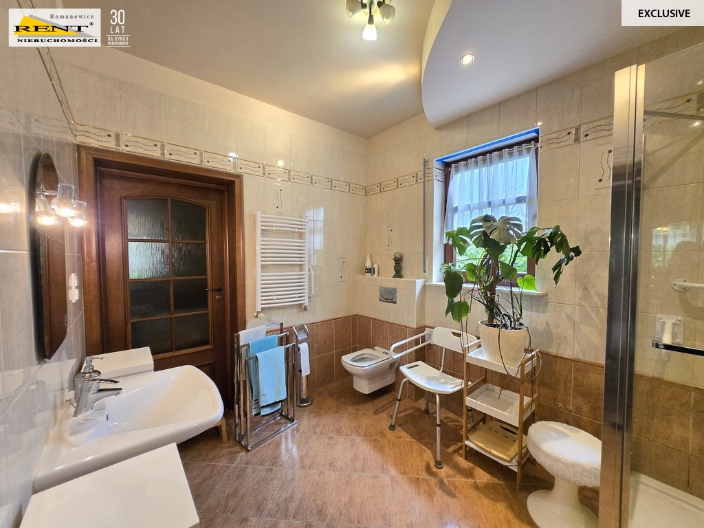 Dom z ogrodem, 6pokoi, 2garaże, wejście do lasu (8)