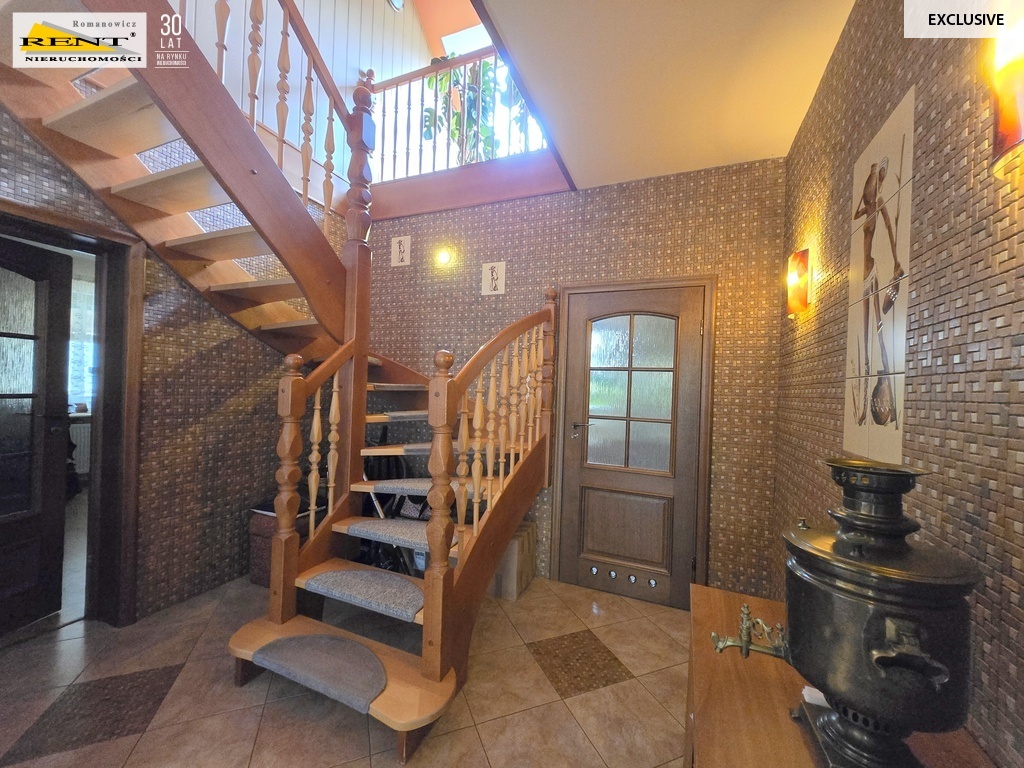 Dom z ogrodem, 6pokoi, 2garaże, wejście do lasu (9)