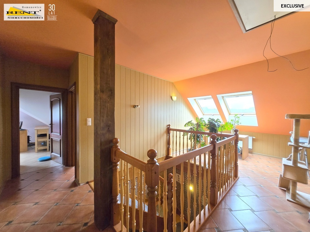 Dom z ogrodem, 6pokoi, 2garaże, wejście do lasu (12)