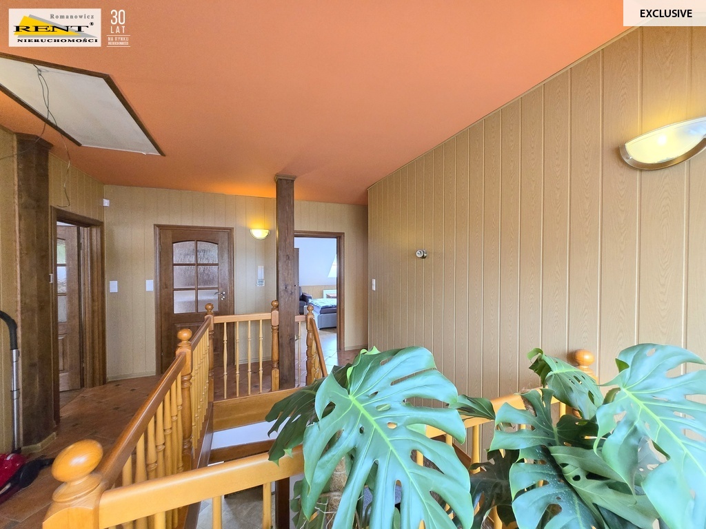 Dom z ogrodem, 6pokoi, 2garaże, wejście do lasu (13)