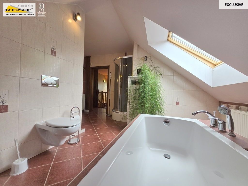 Dom z ogrodem, 6pokoi, 2garaże, wejście do lasu (18)