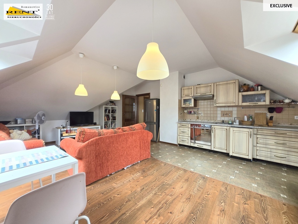 Dom z ogrodem, 6pokoi, 2garaże, wejście do lasu (22)