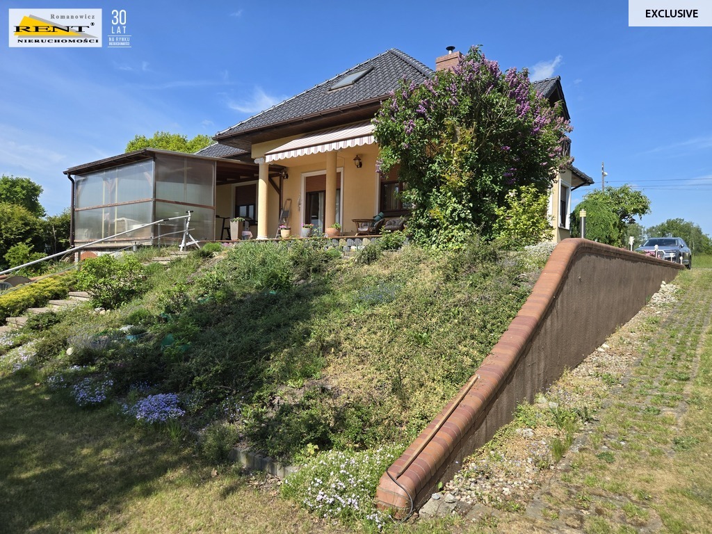 Dom z ogrodem, 6pokoi, 2garaże, wejście do lasu (28)