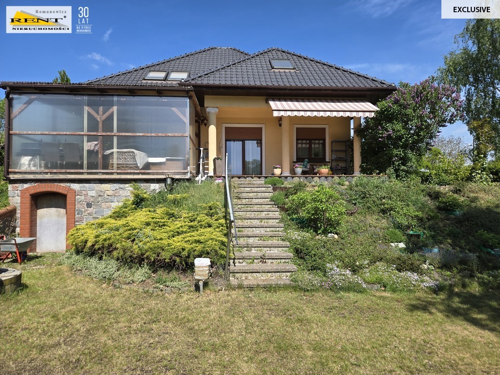 Dom z ogrodem, 6pokoi, 2garaże, wejście do lasu (29)