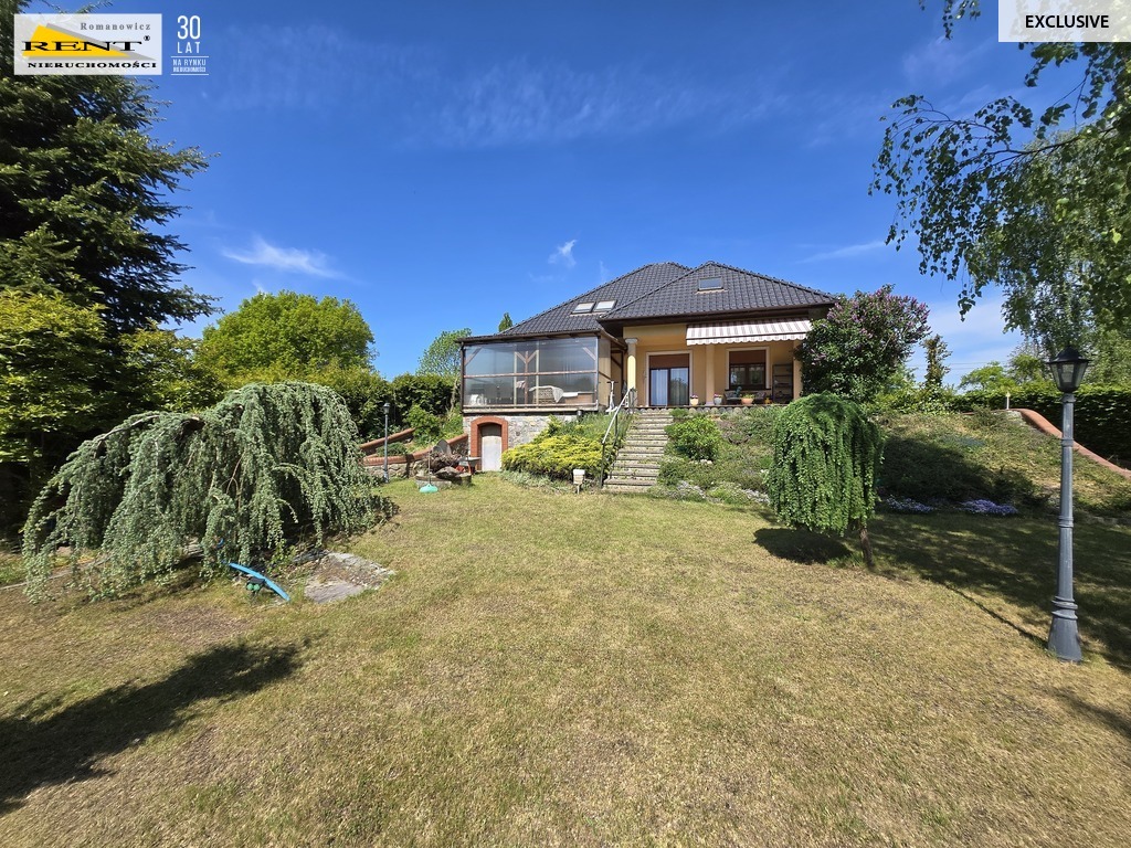 Dom z ogrodem, 6pokoi, 2garaże, wejście do lasu (30)