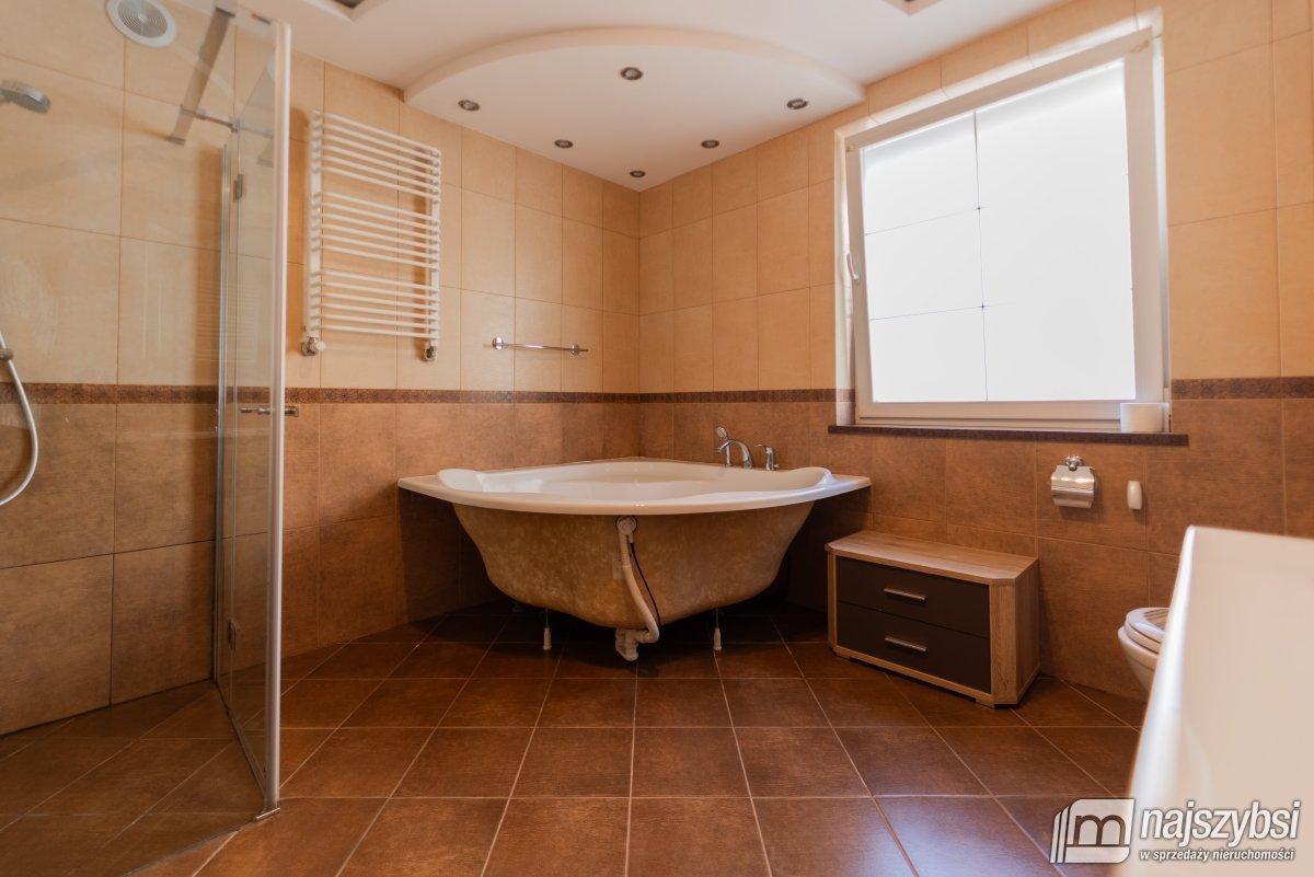 Goleniów- dom wolnostojący w centrum (23)