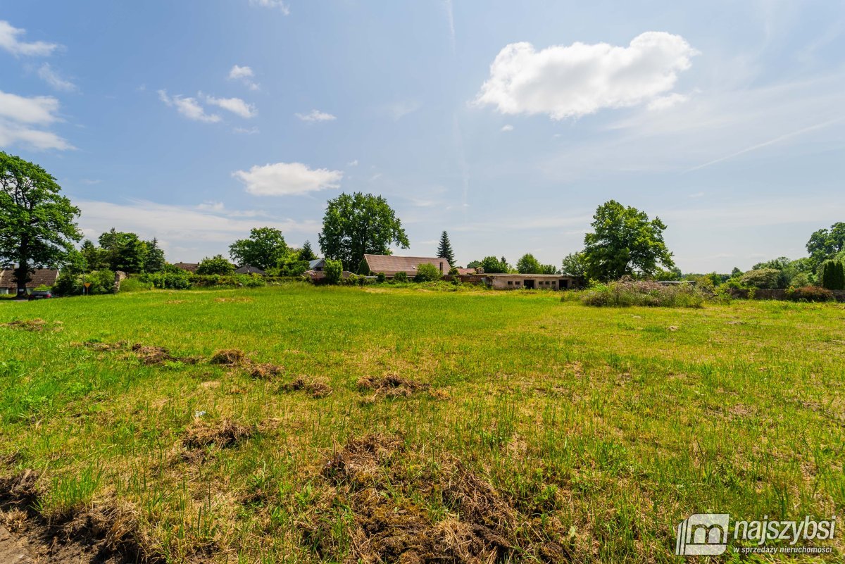 Kulice - teren obok pałacu, z zabudowaniami (10)