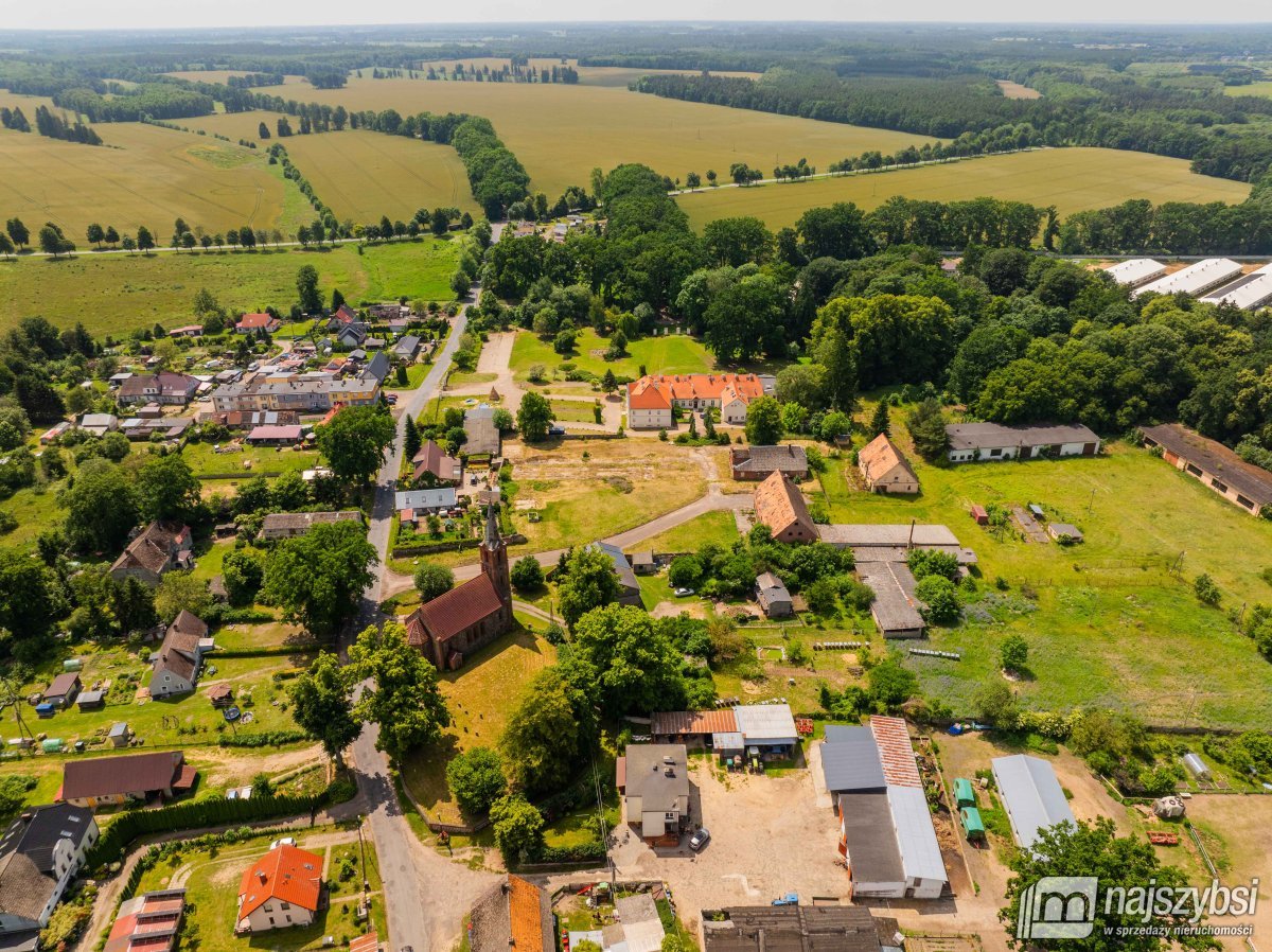 Kulice - teren obok pałacu, z zabudowaniami (12)