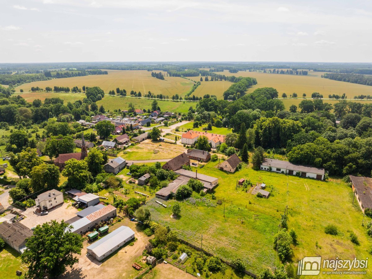 Kulice - teren obok pałacu, z zabudowaniami (13)