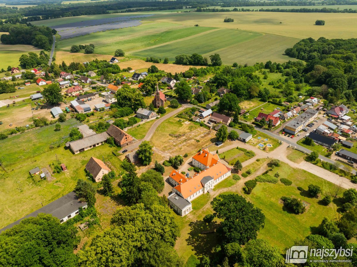 Kulice - teren obok pałacu, z zabudowaniami (14)