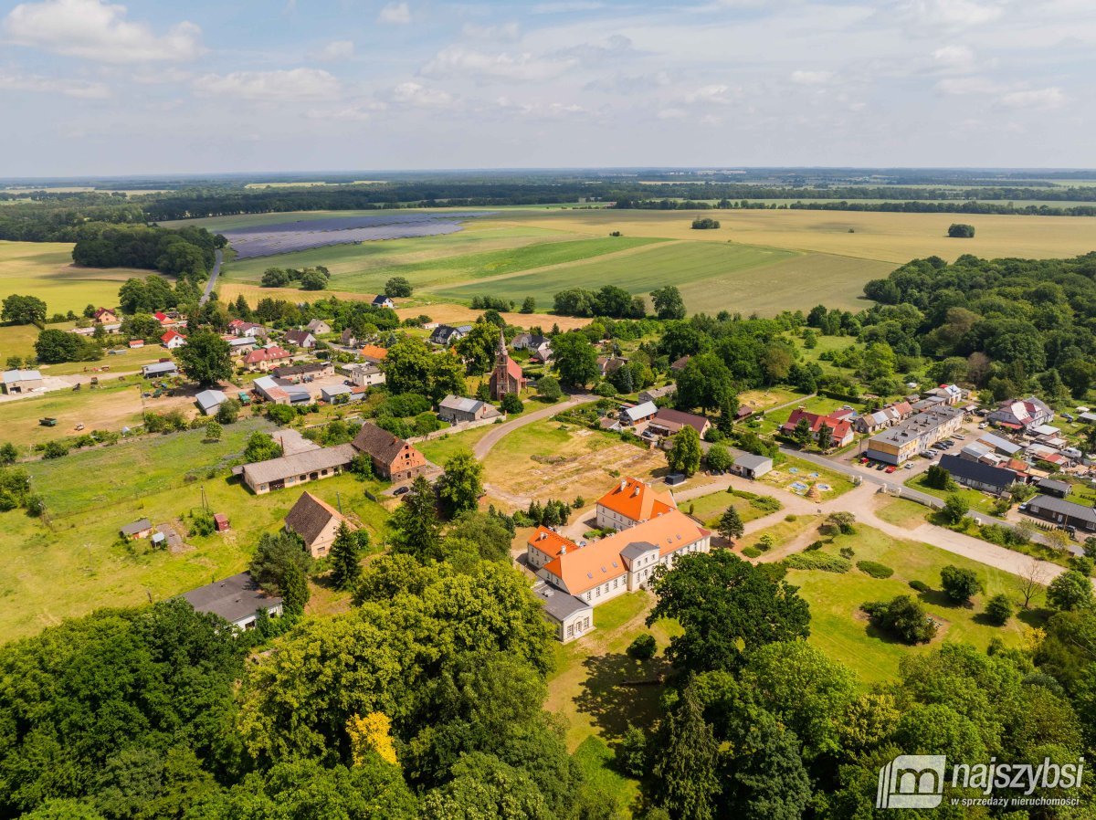 Kulice - teren obok pałacu, z zabudowaniami (15)