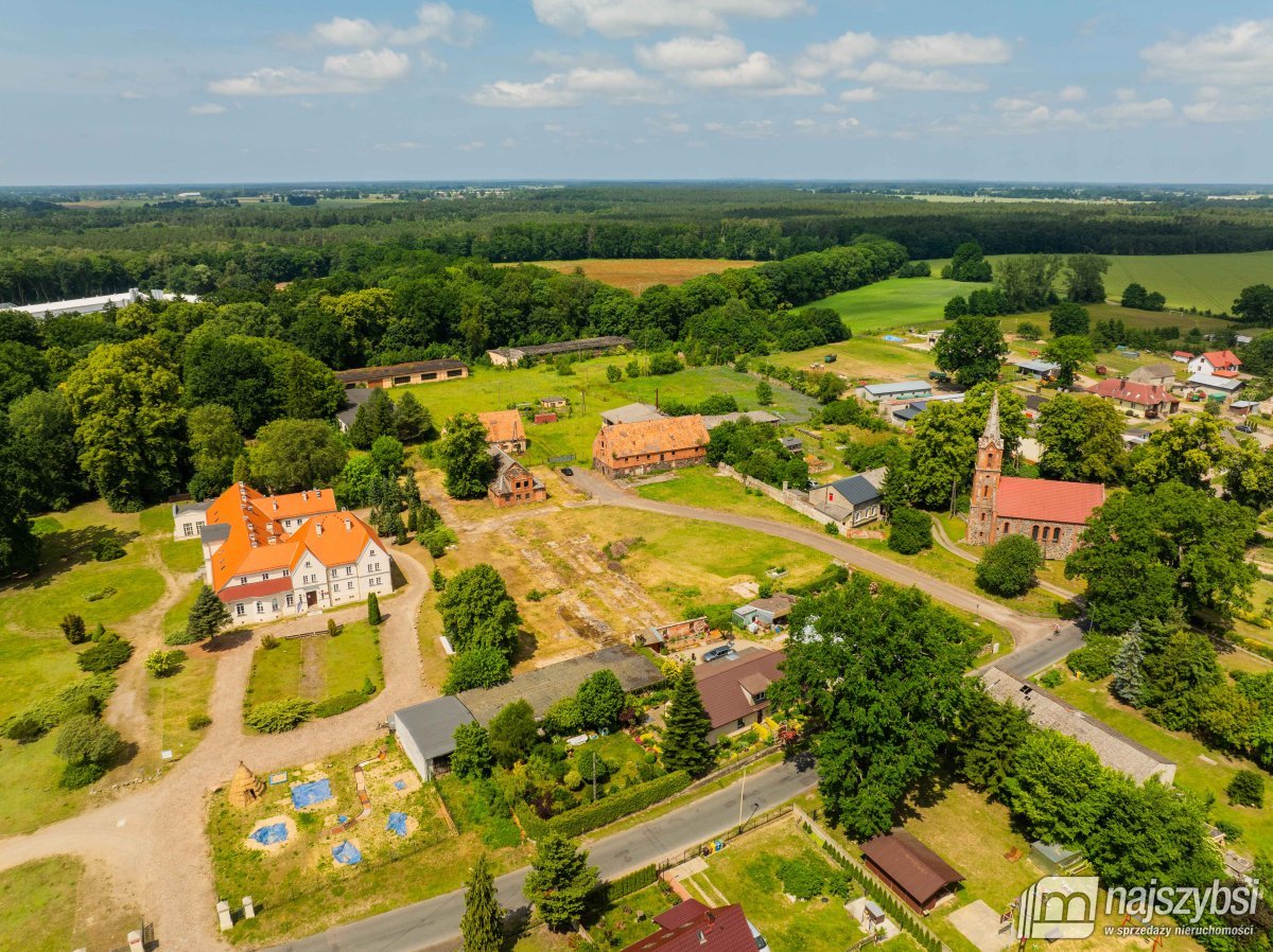 Kulice - teren obok pałacu, z zabudowaniami (16)