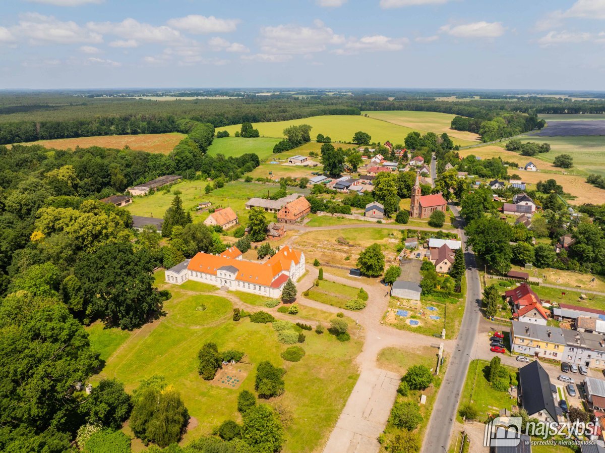 Kulice - teren obok pałacu, z zabudowaniami (17)