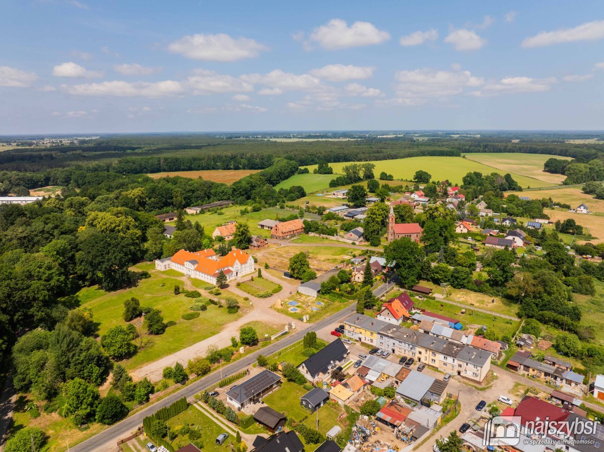 Kulice - teren obok pałacu, z zabudowaniami (18)