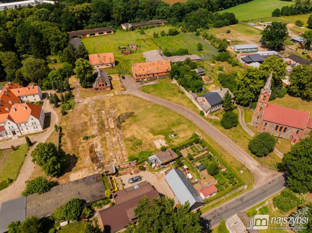 Kulice - teren obok pałacu, z zabudowaniami (3)