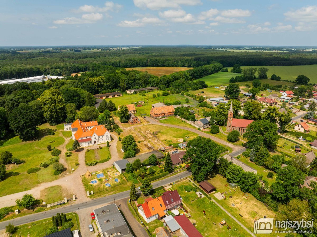 Kulice - teren obok pałacu, z zabudowaniami (4)