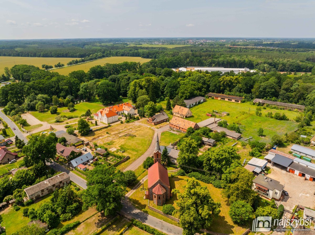 Kulice - teren obok pałacu, z zabudowaniami (5)