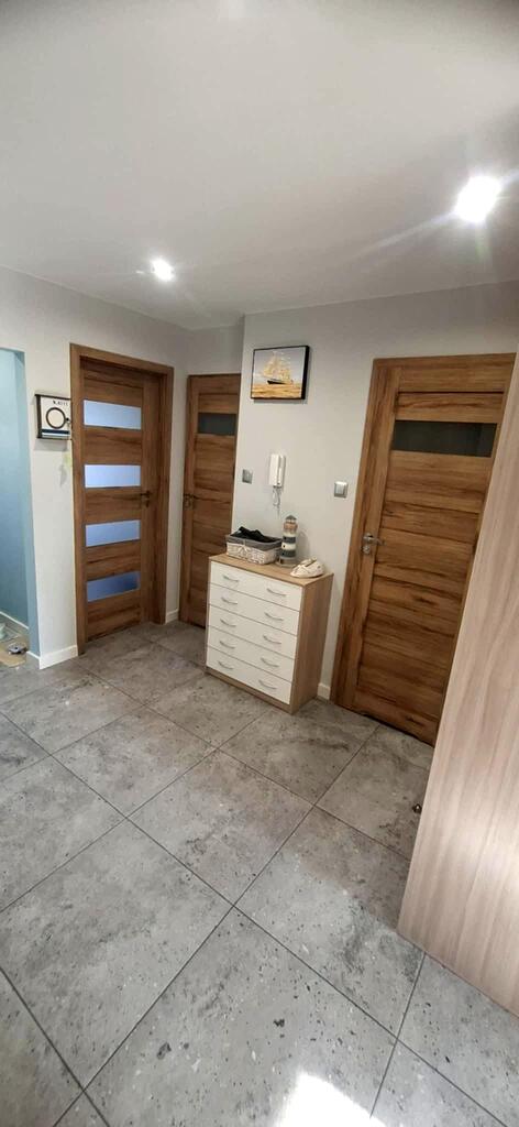 3 POKOJE PO GENERALNYM REMONCIE , BALKON,2 PIWNICE (10)