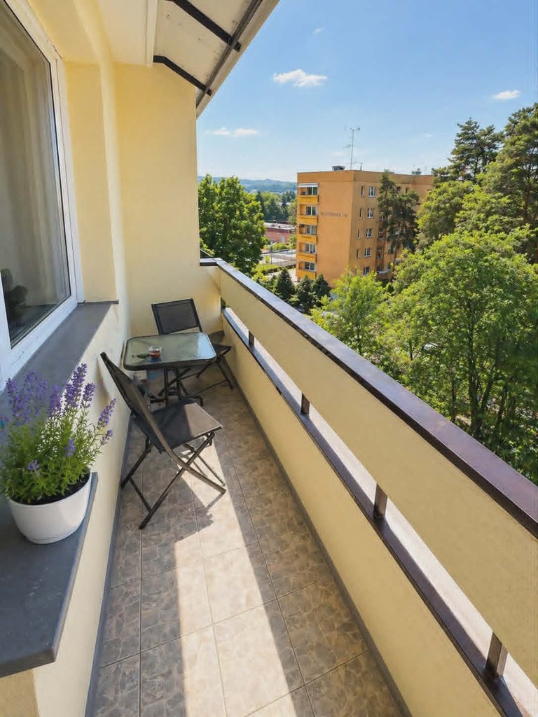 3 POKOJE PO GENERALNYM REMONCIE , BALKON,2 PIWNICE (13)
